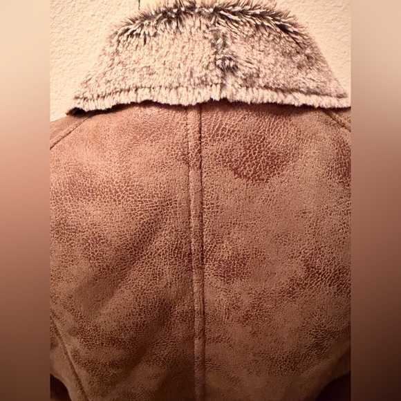 Women's Faux Suede Jacket with Shearling Collar - Picture 8 of 11